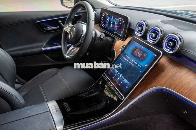 Mercedes C200 Plus V1 model 2023 Black Edition