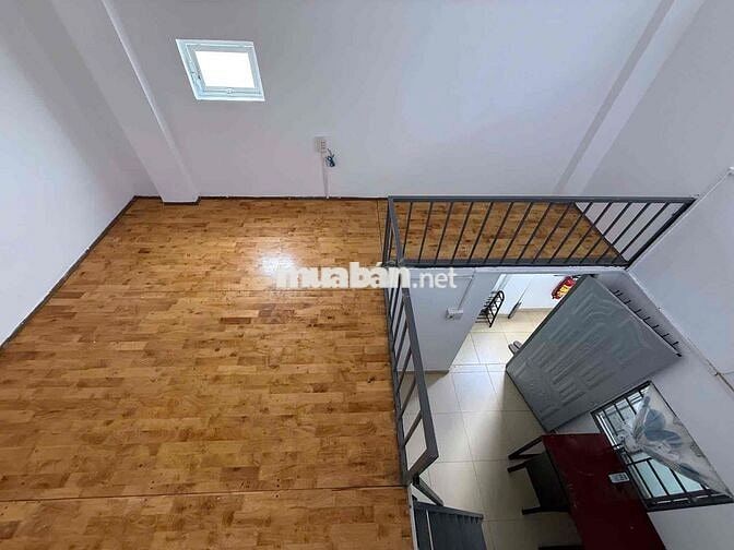 Phòng bếp wc máy lạnh giờ tự do gác cao qua đầu