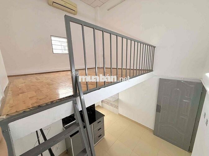 Phòng bếp wc máy lạnh giờ tự do gác cao qua đầu