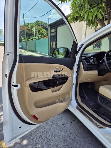 Cần bán Sedona 2019 Dầu,bản full option,màu trắng,gđ sử dụng mới 98%.