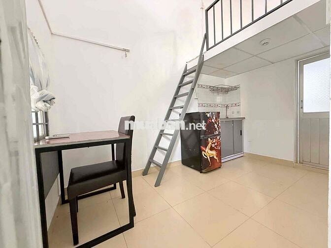 Phòng bếp wc máy lạnh giờ tự do gác cao qua đầu