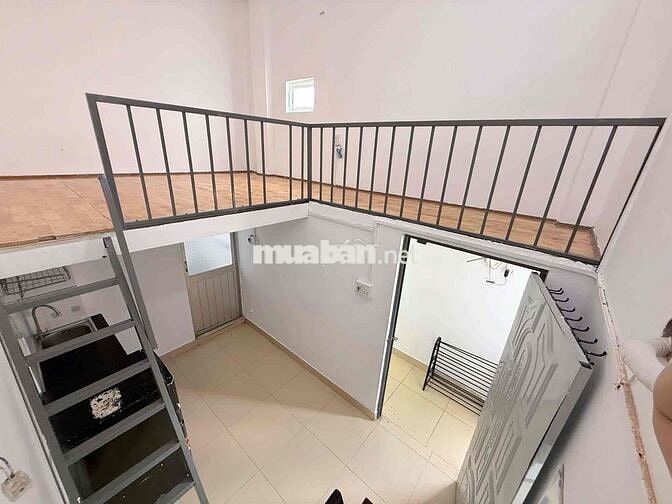 Phòng bếp wc máy lạnh giờ tự do gác cao qua đầu
