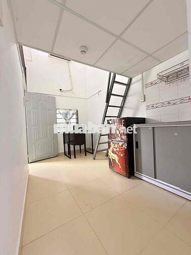 Phòng bếp wc máy lạnh giờ tự do gác cao qua đầu