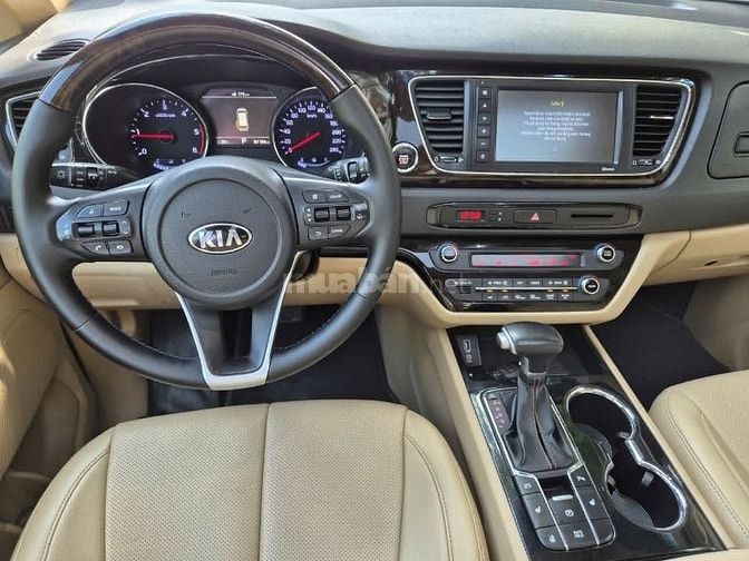 Cần bán Sedona 2019 Dầu,bản full option,màu trắng,gđ sử dụng mới 98%.