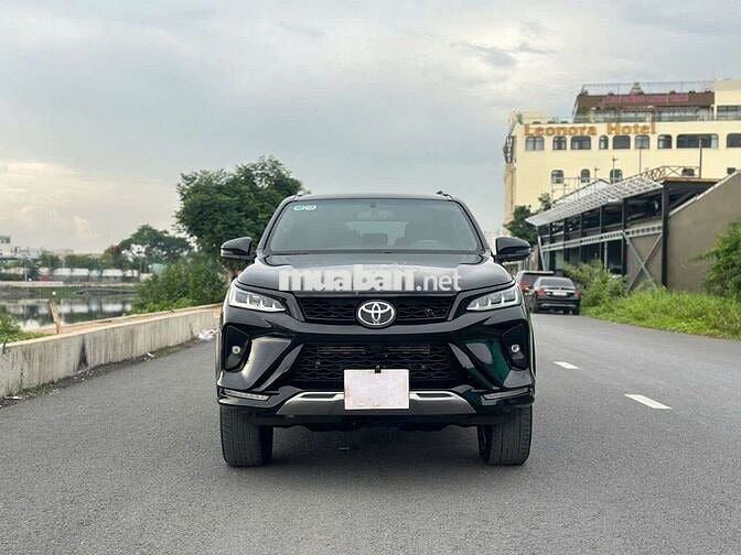 Toyota Fortuner 2021 2.4G Legender Đen 65.000 km