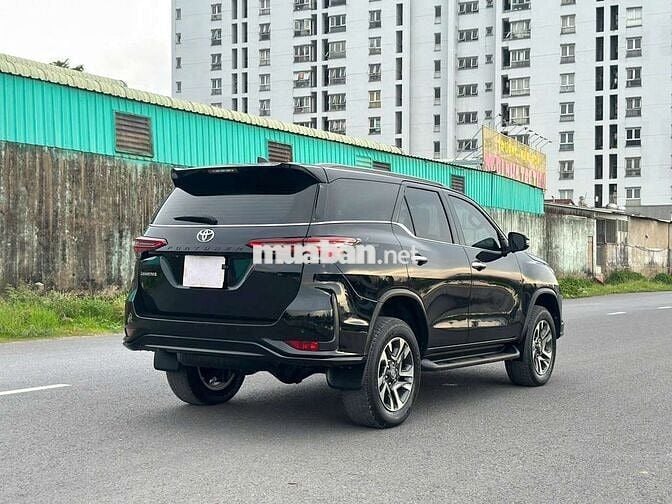Toyota Fortuner 2021 2.4G Legender Đen 65.000 km