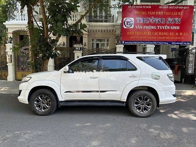 Siêu phẩm Toyota Fortuner 2.7 4x4 TRD 2015