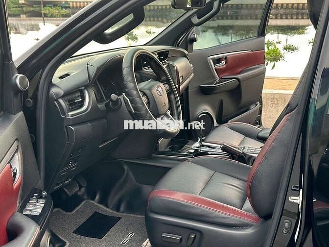 Toyota Fortuner 2021 2.4G Legender Đen 65.000 km