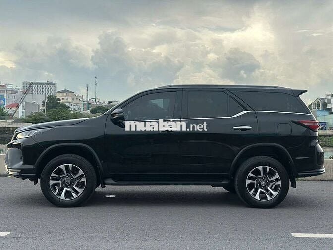 Toyota Fortuner 2021 2.4G Legender Đen 65.000 km