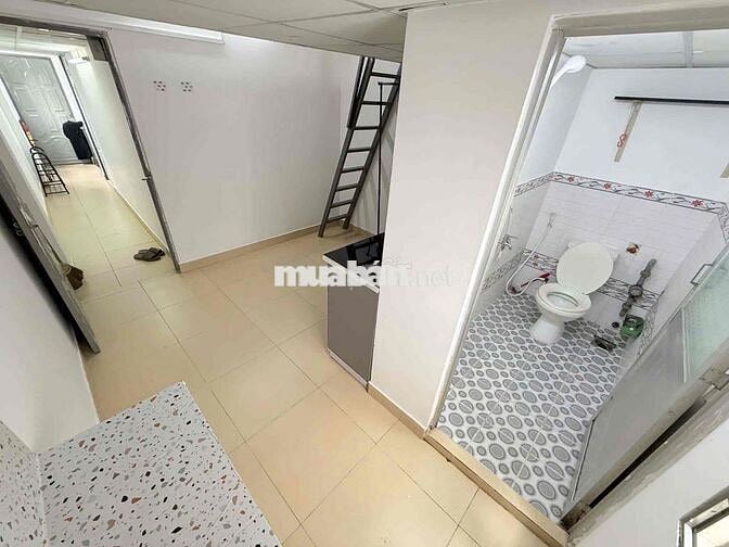 Phòng bếp wc máy lạnh giờ tự do gác cao qua đầu
