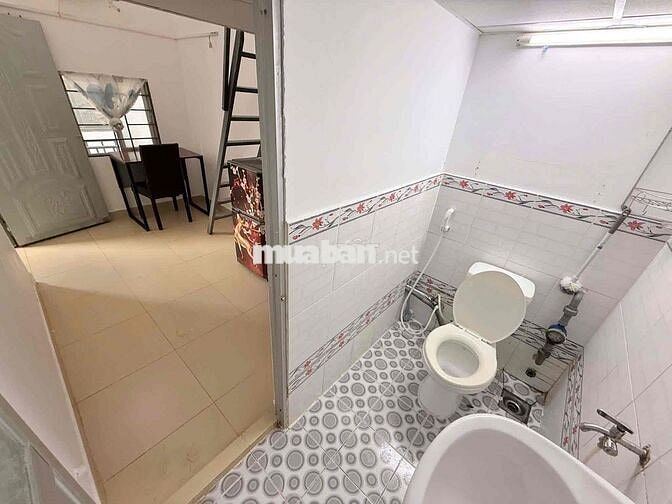 Phòng bếp wc máy lạnh giờ tự do gác cao qua đầu