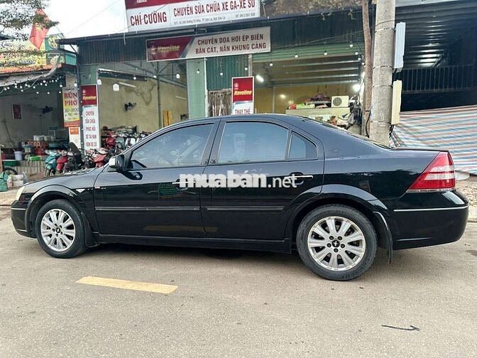 Mazda 626 Số sàn màu Đen