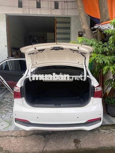 Hyundai i10 STD 2019 Trắng