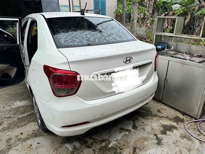 Hyundai i10 Sedan 1.25 Trắng Da Nappa