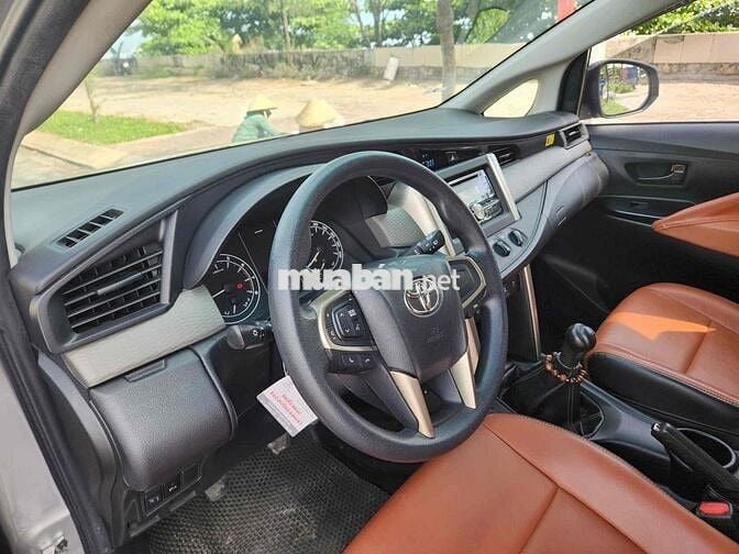 Toyota Innova 2.0E 2019 Bạc Số sàn 116.200 km