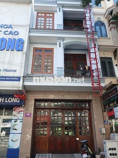 phòng VIP ngày cổng KCN Sóng thần thần 1