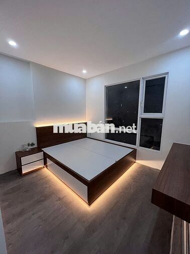 CHO THUÊ Ở LIỀN ĐƯỢC CC HOA SEN 2PN 11TR/THANG CÓ NỘI THẤT 
