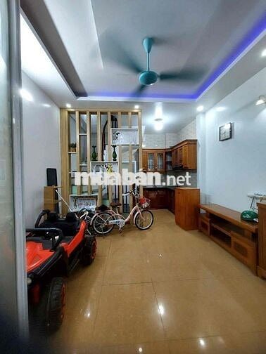 HÓT! CHÍNH CHỦ BÁN NHÀ PHỐ VĂN MIẾU 30M 5 TÂNG CÁCH Ô TÔ 10M