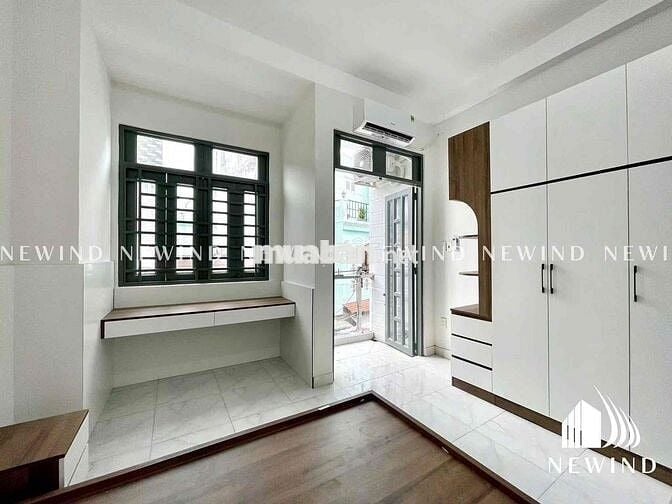 1 phòng ngủ ban công - nhà mới - ngay ngã tư Phú Nhuận