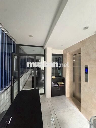 BUILDING góc 3 mặt tiền quận 1