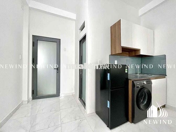 1 phòng ngủ ban công - nhà mới - ngay ngã tư Phú Nhuận