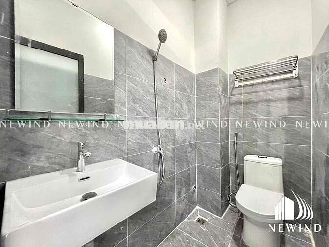 1 phòng ngủ ban công - nhà mới - ngay ngã tư Phú Nhuận