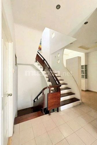 Bán nhà 1 đời chủ xây lên - Hẻm Xe Hơi 5m Liền Kề CV Gia Đinh 