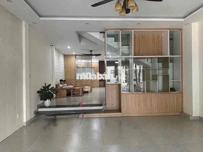 142 CHO THUÊ NHÀ ĐẸP 3 TẦNG DIỆN TÍCH LỚN, CÓ SÂN ĐẬU Ô TÔ