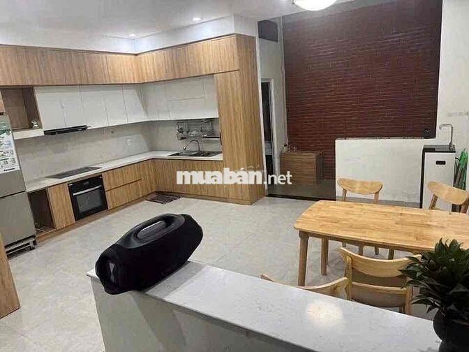 142 CHO THUÊ NHÀ ĐẸP 3 TẦNG DIỆN TÍCH LỚN, CÓ SÂN ĐẬU Ô TÔ
