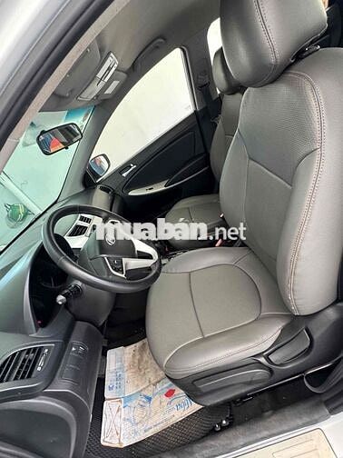 Hyundai Accent Bạc 5 chỗ