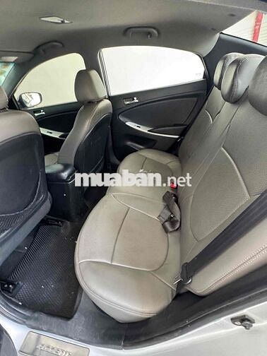Hyundai Accent Bạc 5 chỗ