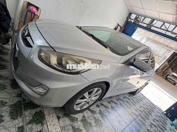 Hyundai Accent Bạc 5 chỗ