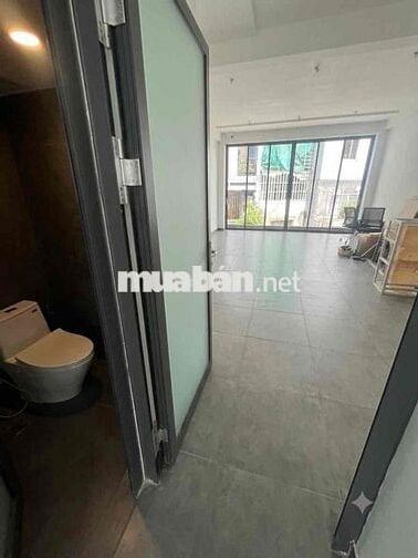 Cho thuê nhà 6 tầng, thang máy, hẻm tải , quận 11