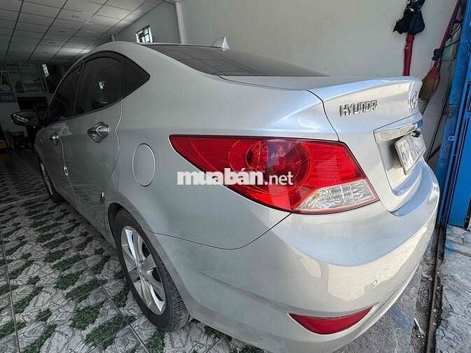 Hyundai Accent 2011 Bạc