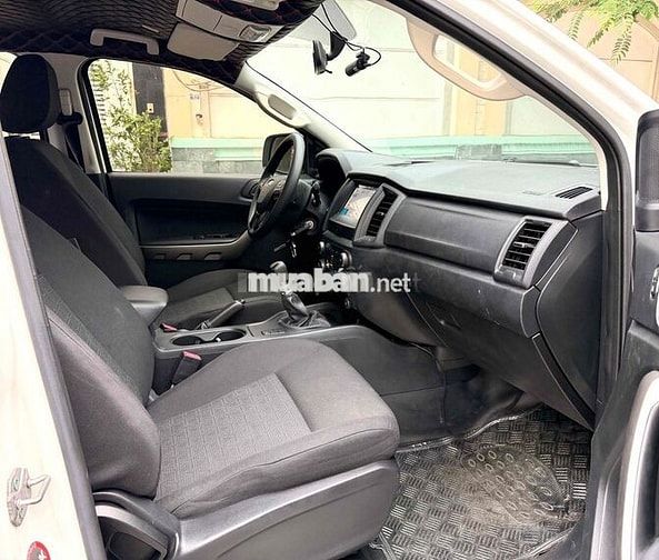 Ford Ranger XLS số sàn 4x2 sx 2020