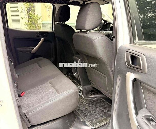 Ford Ranger XLS số sàn 4x2 sx 2020