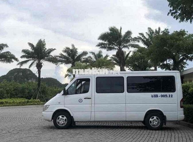 Mercedes Sprinter 2011 máy dầu màu trắng .