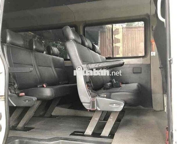 Mercedes Sprinter 2011 máy dầu màu trắng .