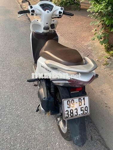 Honda Vision Trắng Xăng
