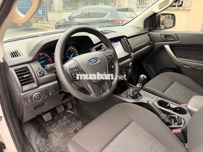 Ford Ranger XLS số sàn 4x2 sx 2020