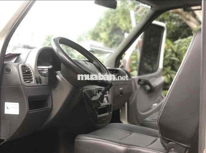 Mercedes Sprinter 2011 máy dầu màu trắng .
