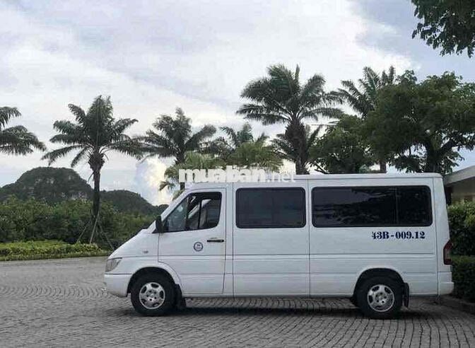 Mercedes Sprinter 2011 máy dầu màu trắng .