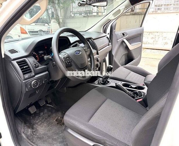 Ford Ranger XLS số sàn 4x2 sx 2020