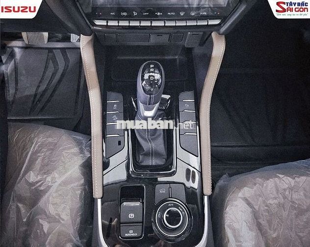 ISUZU MU-X PREMIUM 4x4 AT -  TẶNG NGAY 20L DẦU