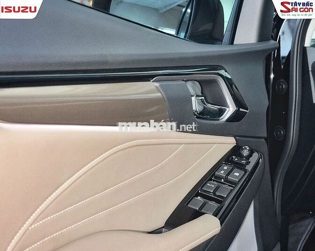 ISUZU MU-X PREMIUM 4x4 AT -  TẶNG NGAY 20L DẦU