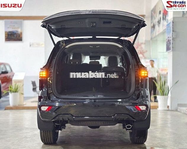 ISUZU MU-X PREMIUM 4x4 AT -  TẶNG NGAY 20L DẦU