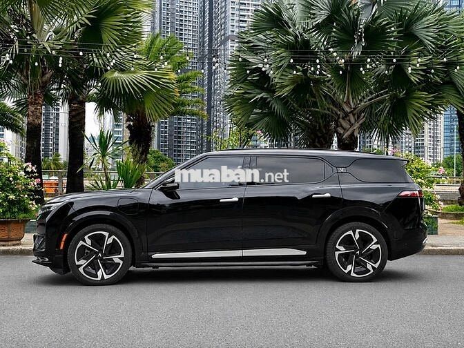 VinFast VF9 PLUS 2025 Đen 6 chỗ 10.000 KM