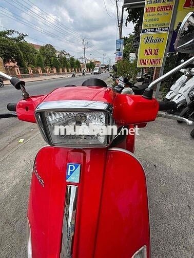 Piaggio Vespa Đỏ