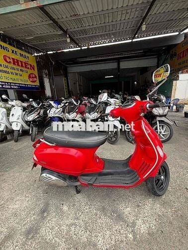Piaggio Vespa Đỏ