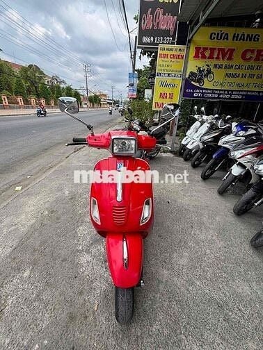 Piaggio Vespa Đỏ